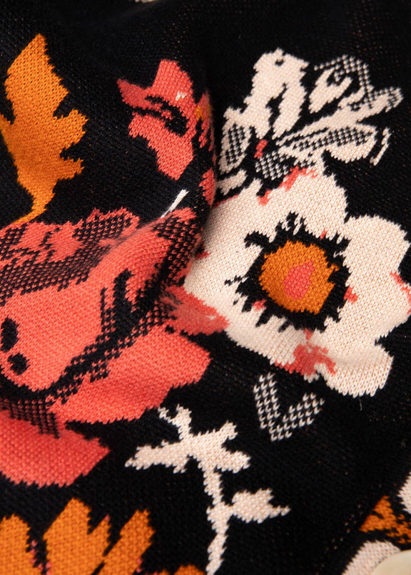 BLUTSGESCHWISTER VEST CHARMING STORYTELLER, OPULENT ROSE CARPET