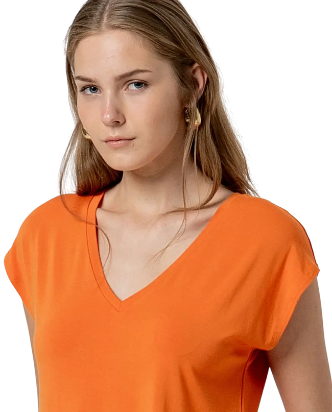 T-SHIRT MIT V-AUSSCHNITT