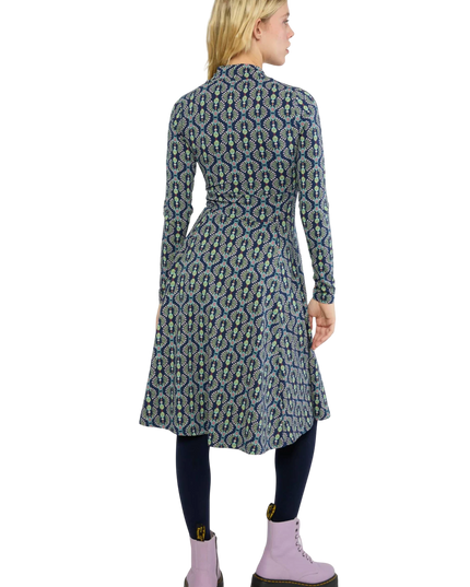 Shalala Tralala Shawl, feather duster