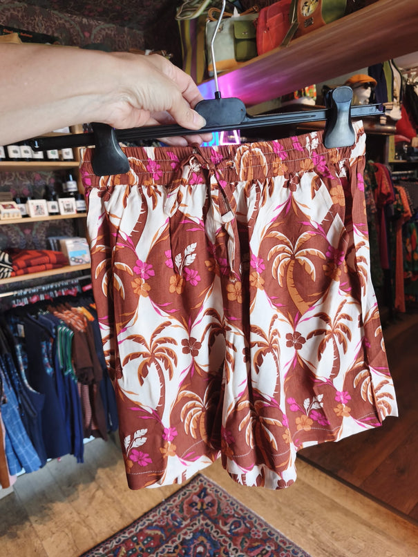 SUGAR HILL BRIGHTON PATTY SHORTS BROWNS, PALM WAVES TILE